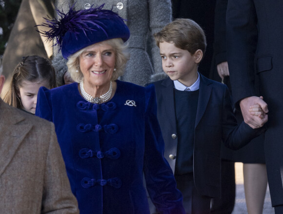 Camilla Parker Bowles, duchesse de Cornouailles, le prince George de Cambridge, la princesse Charlotte de Cambridge lors de la messe de Noël en l'église Sainte-Marie-Madeleine à Sandringham au Royaume-Uni, le 25 décembre 2019.