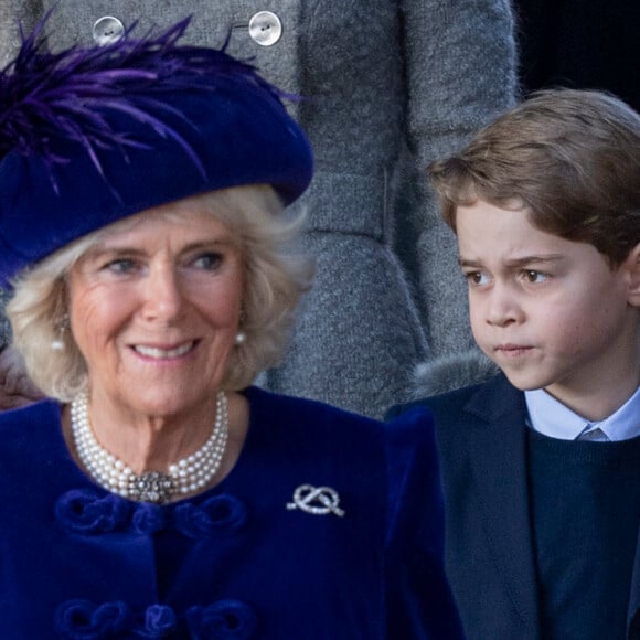 Camilla Parker Bowles, duchesse de Cornouailles, le prince George de Cambridge, la princesse Charlotte de Cambridge lors de la messe de Noël en l'église Sainte-Marie-Madeleine à Sandringham au Royaume-Uni, le 25 décembre 2019.