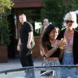 Laeticia Hallyday avec sa fille Jade - Le prince Emmanuel-Philibert de Savoie est au volant de la voiture "Shelby Cobra" sport de Johnny avec Laeticia Hallyday direction le restaurant SoHo House de Malibu en famille à Los Angeles, le 3 novembre 2019.