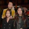 Laeticia Hallyday et ses filles Jade et Joy arrivent à la soirée "Johnny Hallyday, Un soir à l'Olympia" à Paris le 1er décembre 2019.