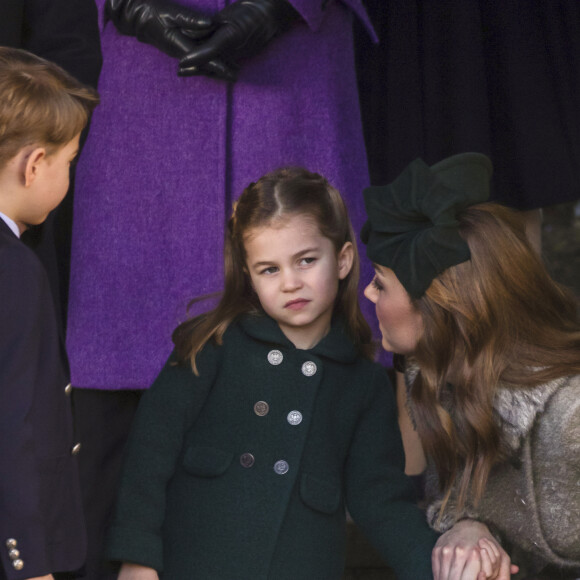 Catherine (Kate) Middleton, duchesse de Cambridge, et la princesse Charlotte de Cambridge lors de la messe de Noël en l'église Sainte-Marie-Madeleine à Sandringham au Royaume-Uni, le 25 décembre 2019.