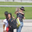 Laeticia Hallyday et ses filles Jade et Joy à leur arrivée à l'aéroport de Saint-Barthélemy. Son amie Liliane Jossua et son fils Gabriel Bogliolo sont venus les accueillir. Le 4 décembre 2019