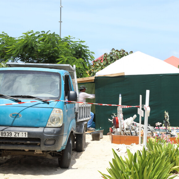Exclusif - Travaux à côté de la tombe de Johnny Hallyday au cimetière de Lorient à Saint Barthélemy le 17 septembre 2019. La construction concerne un caveau de 4 places qui accueillera la tombe de Johnny.