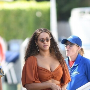 Exclusif - Beyoncé est allée passer la journée sur un yacht privé avec son mari Jay-Z, sa mère Tina Knowles et son mari Richard Lawson à Fort Lauderdale au sud-est de la Floride, le 16 novembre 2019