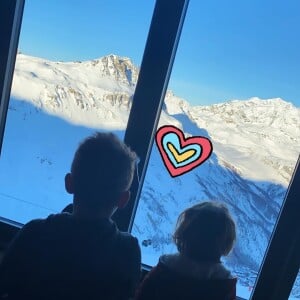 Vitaa et ses deux fils au ski, le 30 décembre 2019.