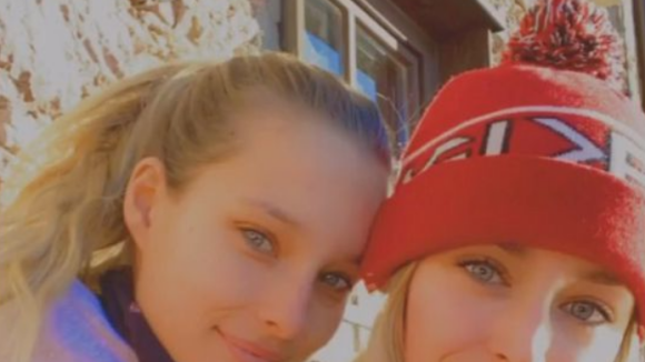 Emma et Ilona Smet, selfie au ski : comme deux jumelles à Courchevel !