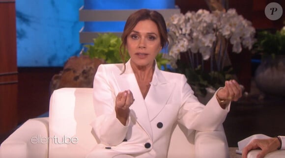 Victoria Beckham sur le plateau de l'émission "The Ellen Show" le 25 novembre 2019.