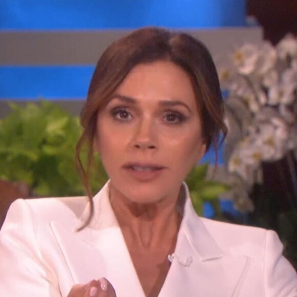 Victoria Beckham sur le plateau de l'émission "The Ellen Show" le 25 novembre 2019.