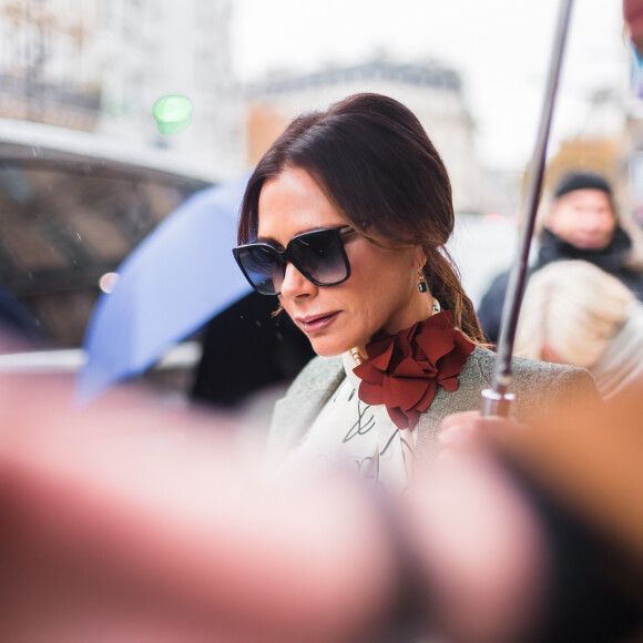 Victoria Beckham arrive à Gare du Nord pour sa master class au Vogue Festival, à Paris le 15 novembre 2019.