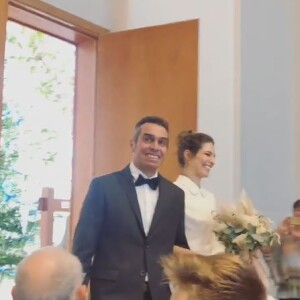 Laury Thilleman arrive à la mairie au bras de son papa, pour son mariage avec Juan Arbelaez, le 21 décembre 2019