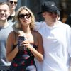 Justin Bieber et sa femme Hailey Baldwin Bieber se promènent en amoureux à The Grove dans le quartier de West Hollywood à Los Angeles, le 11 août 2019