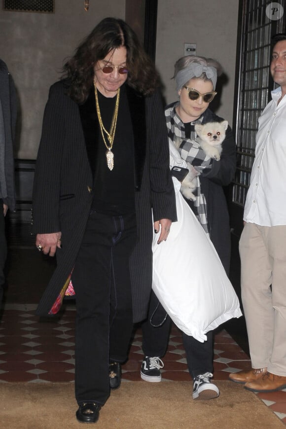 Ozzy Osbourne et sa fille Kelly Osbourne, avec son chien, à New York. Le 12 septembre 2018