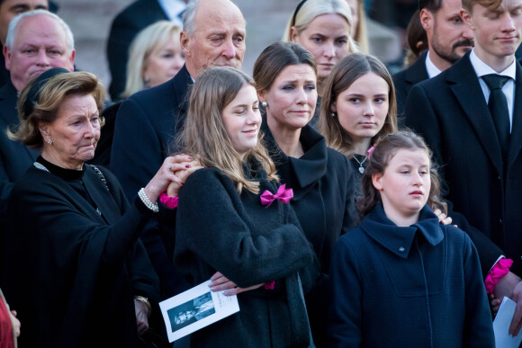 La princesse Märtha Louise de Norvège, ses filles Leah Isadora et Emma Tallulah, sa nièce la princesse Ingrid Alexandra, ses parents la reine Sonja et le roi Harald V de Norvège, et sa belle-soeur la princesse Mette-Marit aux obsèques d'Ari Behn, le 3 janvier 2020 à la cathédrale d'Oslo en Norvège. Ecrivain, artiste visuel et ex-époux de la princesse Märtha Louise de Norvège, mère de leurs trois filles, Ari Behn s'est donné la mort au moment de Noël.