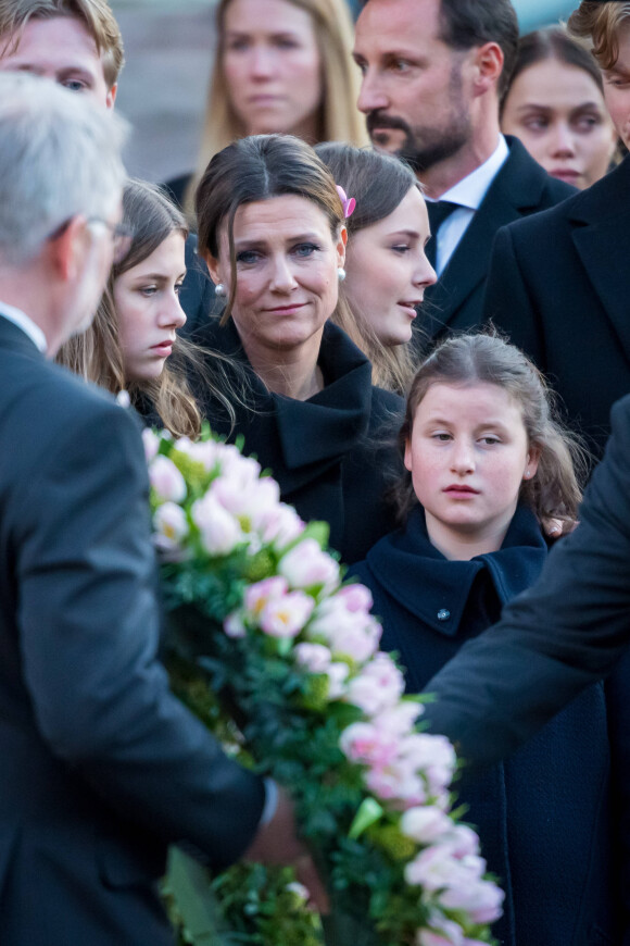 La princesse Märtha Louise de Norvège, ses filles Leah Isadora et emma Tallulah, sa nièce la princesse Ingrid Alexandra et son frère le prince Haakon aux obsèques d'Ari Behn, le 3 janvier 2020 à la cathédrale d'Oslo en Norvège. Ecrivain, artiste visuel et ex-époux de la princesse Märtha Louise de Norvège, mère de leurs trois filles, Ari Behn s'est donné la mort au moment de Noël.