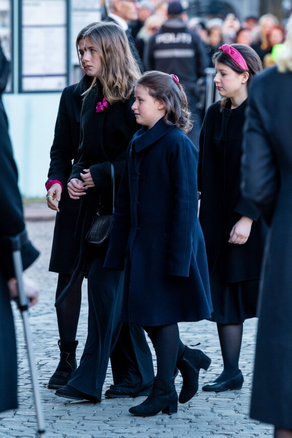 Leah Isadora, Emma Tallulah et Maud Angelica Behn lors des obsèques de leur père Ari Behn, le 3 janvier 2020. Ecrivain, artiste visuel et ex-époux de la princesse Märtha Louise de Norvège, mère de leurs trois filles, Ari Behn s'est donné la mort au moment de Noël.