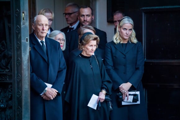 Le roi Harald V, la reine Sonja et la princesse Mette-Marit de Norvège à la sortie des obsèques d'Ari Behn, le 3 janvier 2020. Ecrivain, artiste visuel et ex-époux de la princesse Märtha Louise de Norvège, mère de leurs trois filles, Ari Behn s'est donné la mort au moment de Noël.