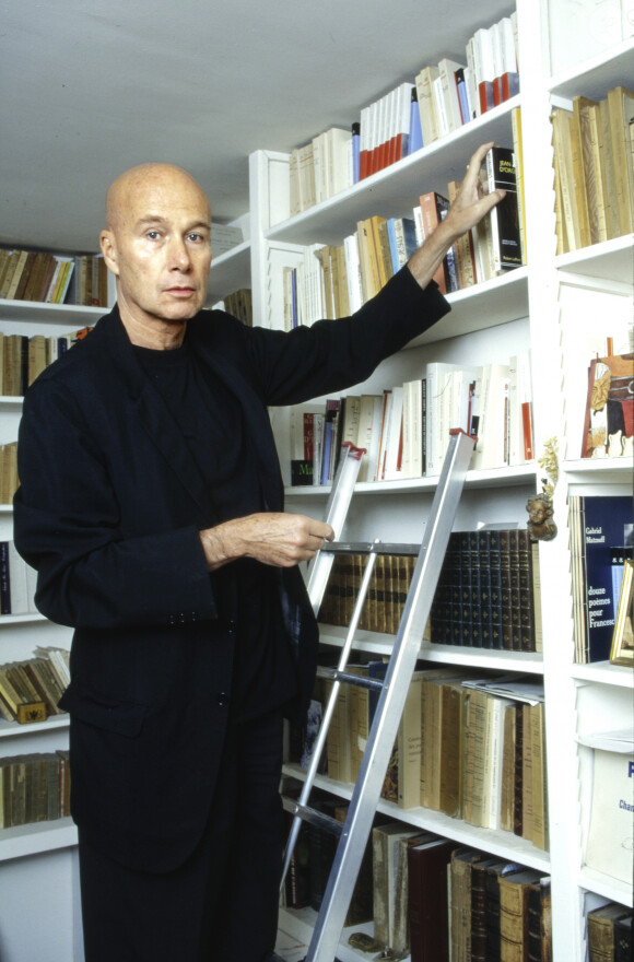 Exclusif - Rendez-vous avec l'écrivain Gabriel Matzneff à son domicile à Paris le 16 novembre 1995. © Cédric Perrin / Bestimage