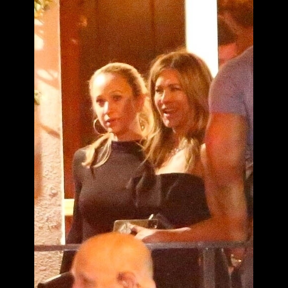 Jennifer Aniston quitte la même soirée où était Brad Pitt à la Sunset Towers de Los Angeles en marge des Golden Globe le 5 janvier 2020