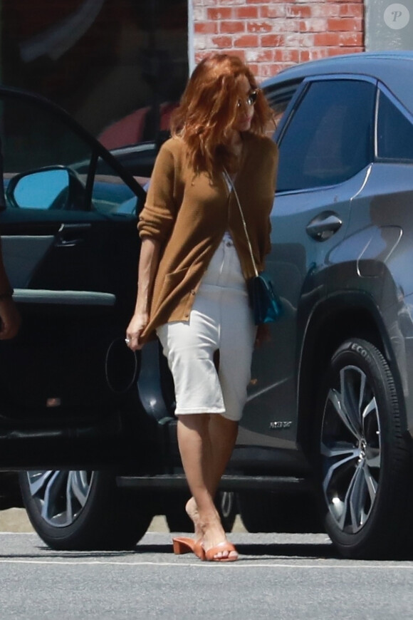 Exclusif - Eva Mendes a été aperçue avec ses filles Amada et Esmeralda dans les rues de Los Feliz. L'actrice emmène ses filles à son bureau, le 24 mai 2019.