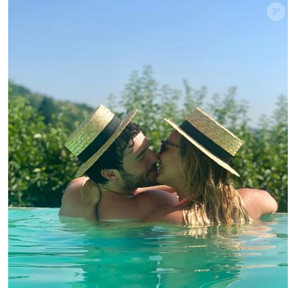 Cindy de "Koh-Lanta 2019" et son compagnon complices à la piscine, Instagram, le 29 juin 2019