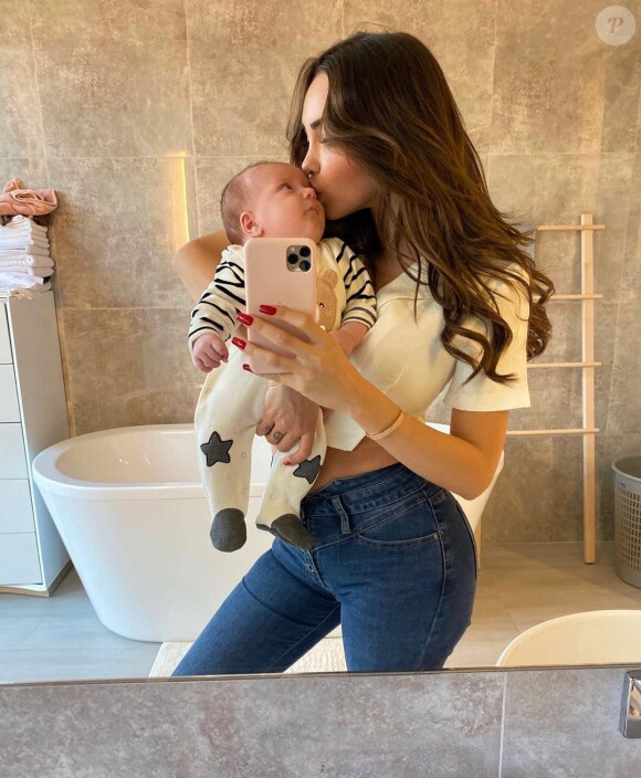 Nabilla Benattia partage un tendre moment avec son fils Milann, le 2 décembre 2019