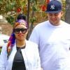 Rob Kardashian et sa fiancée Blac Chyna se promènent dans les rues de Los Angeles, le 6 avril 2016.