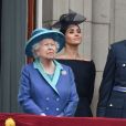 La reine Elisabeth II d'Angleterre, Meghan Markle, duchesse de Sussex (habillée en Dior Haute Couture par Maria Grazia Chiuri) - La famille royale d'Angleterre lors de la parade aérienne de la RAF pour le centième anniversaire au palais de Buckingham à Londres. Le 10 juillet 2018