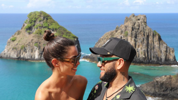 Dani Alves : L'ex-joueur du PSG, détendu en vacances avec son épouse canon