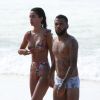 Exclusif - Dani Alves et sa femme Joana Sanz se baignent lors d'une journée à la plage de Conceicao au Brésil avec des amis, le 29 décembre 2019.