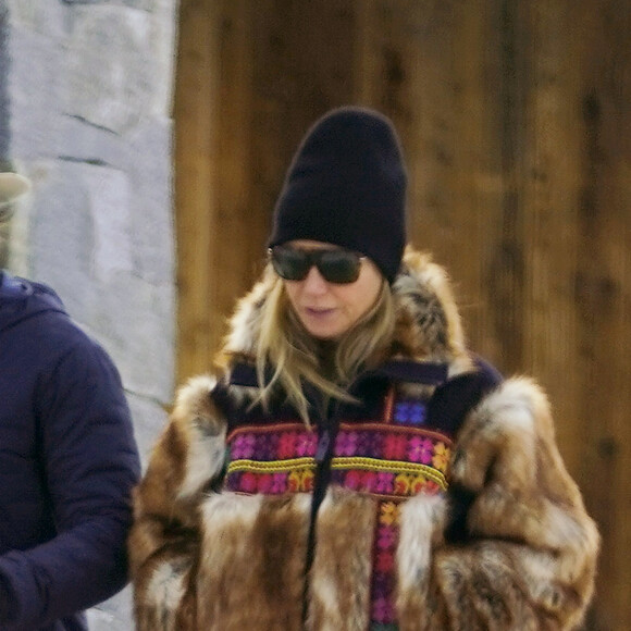 Exclusif - Gwyneth Paltrow et son mari Brad Falchuk se promènent à Aspen, le 26 décembre 2019.