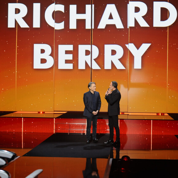 Exclusif - Richard Berry et Nikos Aliagas - Surprises - Enregistrement de l'émission "La Chanson secrète 4", qui sera diffusée le 4 janvier 2020 sur TF1, à Paris. Le 17 décembre 2019 © Gaffiot-Perusseau / Bestimage