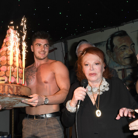 Exclusif - Singrid Campion, Marcel Campion, Régine, un pompier torse nu (qui est intervenu sur l'incendie de la cathédrale Notre-Dame de Paris) - Régine fête ses 90 ans à La Chope des Puces à Saint-Ouen. Le 10 Janvier 2020 © Guirec Coadic / Bestimage