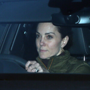 Kate Middleton quittant Kensington Palace, à Londres, le 13 janvier 2020 pour aller chercher les enfants à l'école.