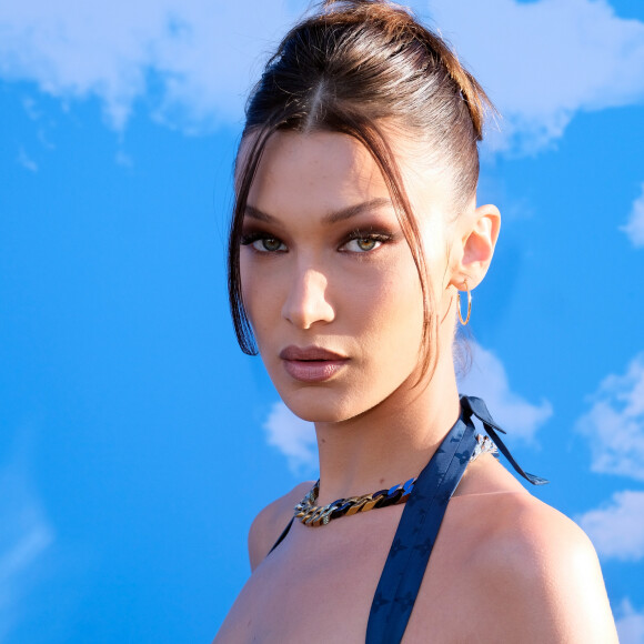 Bella Hadid au photocall du défilé Louis Vuitton Homme automne-hiver 2020/2021 au Jardin des Tuileries à Paris, le 16 janvier 2020. © Olivier Borde / Bestimage