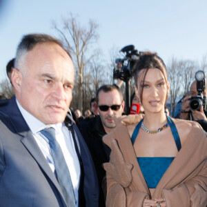 Bella Hadid - Sorties du défilé Louis Vuitton Homme automne-hiver 2020/2021 au Jardin des Tuileries à Paris, le 16 janvier 2020. © Veeren Ramsamy - Christophe Clovis / Bestimage