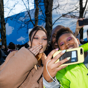 Bella Hadid - Sorties du défilé Louis Vuitton Homme automne-hiver 2020/2021 au Jardin des Tuileries à Paris, le 16 janvier 2020. © Veeren Ramsamy - Christophe Clovis / Bestimage