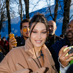 Bella Hadid - Sorties du défilé Louis Vuitton Homme automne-hiver 2020/2021 au Jardin des Tuileries à Paris, le 16 janvier 2020. © Veeren Ramsamy - Christophe Clovis / Bestimage