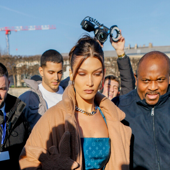 Bella Hadid - Arrivées au défilé Louis Vuitton Homme automne-hiver 2020/2021 au Jardin des Tuileries à Paris, le 16 janvier 2020. © Veeren Ramsamy - Christophe Clovis / Bestimage