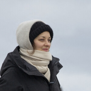 Marion Cotillard en visite sur l'île de la Trinité en Antarctique en janvier 2020 avec Greenpeace pour observer les pingouins et les baleines. Photo : Abbie Trayler-Smith/Greenpeace via ABACAPRESS.COM