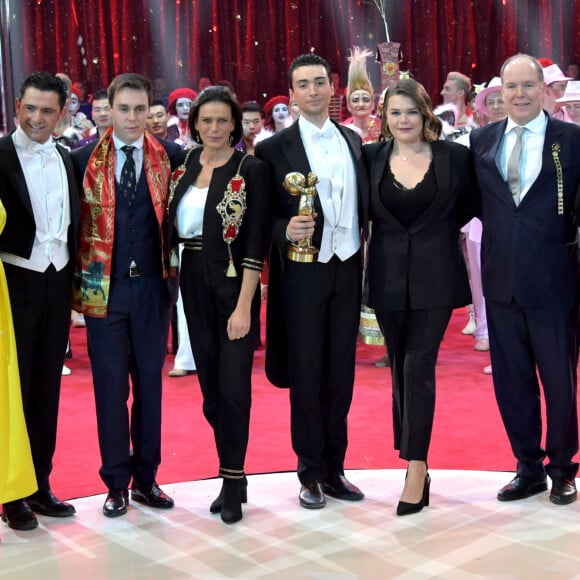 Le prince Albert II de Monaco et la princesse Stéphanie de Monaco ont remis, entourés par Pauline Ducruet, Louis Ducruet et Camille Gottlieb, un Clown d'Or à la Cavalerie du Cirque Knie présentée par Frederick Knie, Maicol et Wioris Errani durant la soirée de gala du 44ème Festival International du Cirque de Monte-Carlo à Monaco le 21 janvier 2020. Le Festival se déroule sous le chapiteau de Fontvieille du 16 au 26 janvier 2020. © Charly Gallo/Pool Monaco/Bestimage