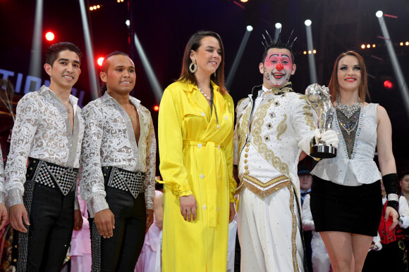 Pauline Ducruet remet un Clown d'Argent à la Troupe Ayala et Henry le Clown durant la soirée de Gala du 44eme Festival International du Cirque de Monte-Carlo à Monaco le 21 janvier 2020. Le Festival se déroule sous le chapiteau de Fontvieille du 16 au 26 janvier 2020. © Bruno Bebert/Bestimage