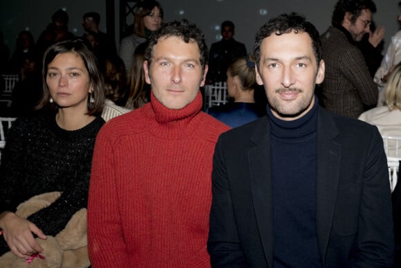 Olivier Coursier, Simon Buret et Mathilde Warnier assistent au défilé de mode Haute-Couture printemps-été 2020 "Alexis Mabille" à Paris. Le 21 janvier 2020.
