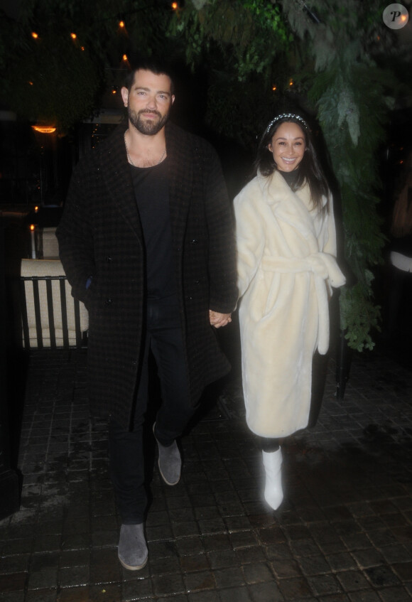 Exclusif - Jesse Metcalfe et sa compagne Cara Santana quittent le restaurant Chiltern Firehouse à Londres, le 21 décembre 2019.