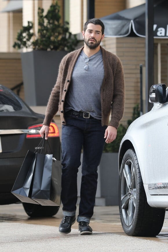 Exclusif - Jesse Metcalfe est allé faire du shopping chez Barneys New York à Beverly Hills, le 27 novembre 2019.