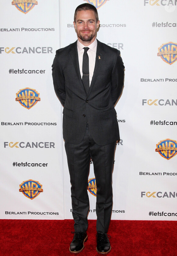 Stephen Amell - Les célébrités posent lors du photocall de la soirée "F-ck Cancer" à Burbank le 13 octobre 2018.