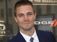 Stephen Amell (Arrow) fait une crise d'angoisse en pleine interview