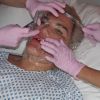 Rodrigo Alves, le "Ken Humain", lors d'une opération chirurgicale du visage au centre Medico Beauty & IVF de Prague, République tchèque, le 3 mai 2018.