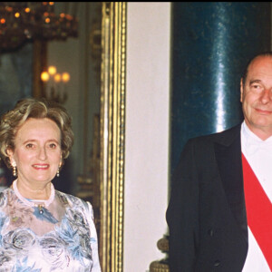 La reine Elizabeth, le prince Philip, Bernadette et Jacques Chirac à Londres en 1996.