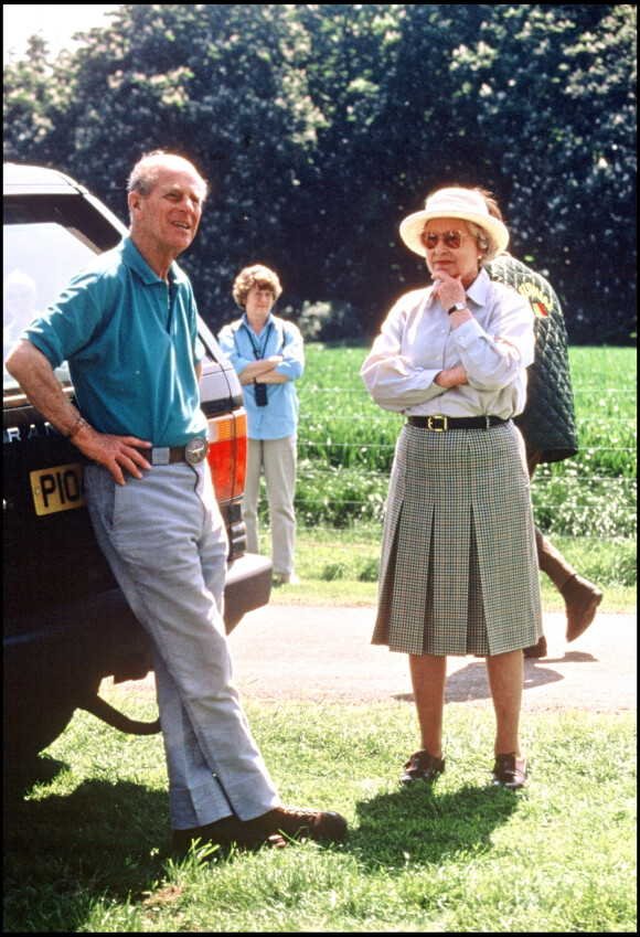 La reine Elizabeth et le prince Philip aux courses hippiques de Windsor en 1998.