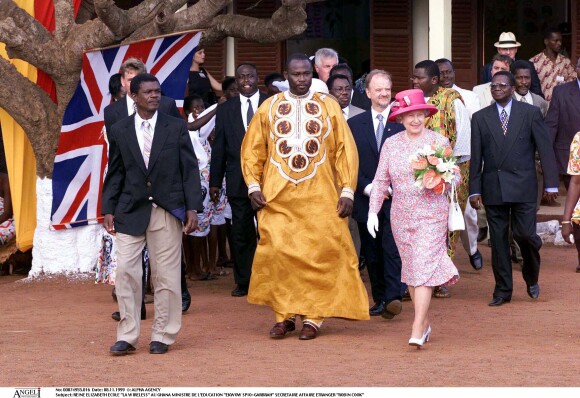 La reine Elizabeth en voyage au Ghana en 1999.